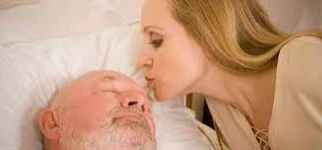 ما هو تفسير تقبيل رأس الميت في المنام لابن سيرين؟ ما هو تفسير تقبيل رأس الميت في المنام لابن سيرين؟، يشعر الحالم بالفرح إن قام بتقبيل رأس الميت في