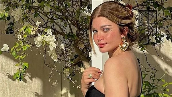 شاهد.. إطلالة جريئة ل ياسمين الخطيب من إجازتها الصيفيةشاركت الإعلامية ياسمين الخطيب جمهورها بصور لها أثناء استمتاعها بإجازتها الصيفية، وذلك بنشر صور