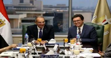 كتب - محمود الهندي عقد الدكتور أحمد فؤاد هنو، وزير الثقافة، والدكتور عمرو طلعت، وزير الاتصالات وتكنولوجيا المعلومات، اجتماعا موسعا، لمناقشة ملفات