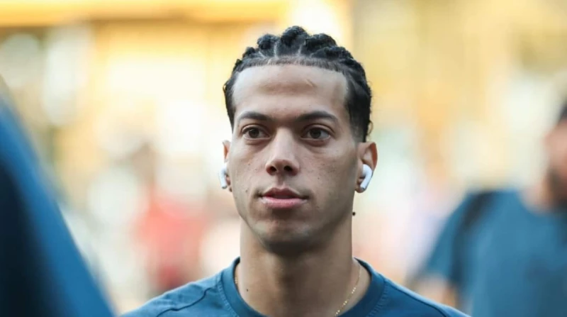 للعبادة وجوه كثيرة.. إمام عاشور يتضرع إلى الله بضفائر الراستا خطف إمام عاشور، لاعب وسط النادي الأهلي، صاحب ال26 عاما، أنظار الجمهور مؤخرا بقصة شعره