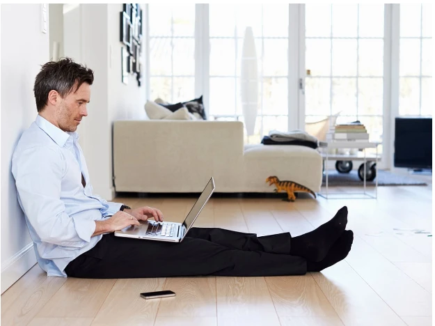 تعرف على تفسير الجلوس على الأرض في المنام لابن سيرين الجلوس على الأرض في المنام، تختلف التفسيرات الخاصة بهذه الرؤى احتساب للحالم والوضع الاجتماعي له وأيضا حالة الأرض صلبة أم مريحة