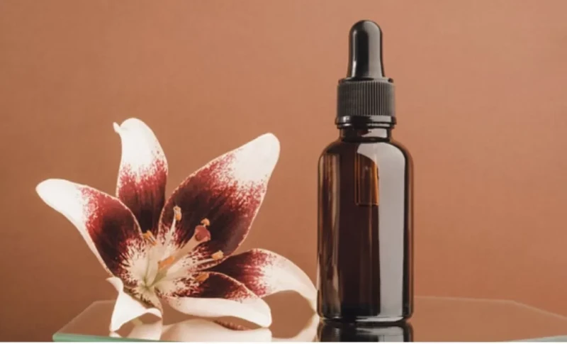 فوائد النياسيناميد للشعر .. الفيتامين الأشهر لشعر صحيالنياسيناميد هو أحد أنواع فيتامين ب3، وهو فيتامين قابل للذوبان في الماء وينتمي إلى عائلة فيتامين