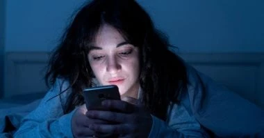 لو بتأجل النوم وبتقلب فى الموبايل.. احذر هذه أعراض متلازمة النوم الانتقامى صحة وطب شاهد المقال التالي من صحافة مصر عن لو بتأجل النوم وبتقلب فى