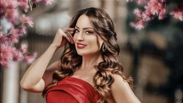 جراءة وفجر.. نرمين الفقي تنفي صلتها بحساب إكسنفت الفنانة نرمين الفقي، صلتها بحساب موثق يحمل اسمها على موقع اكس تويتر سابقا، مستنكرة توثيق هذا الحساب