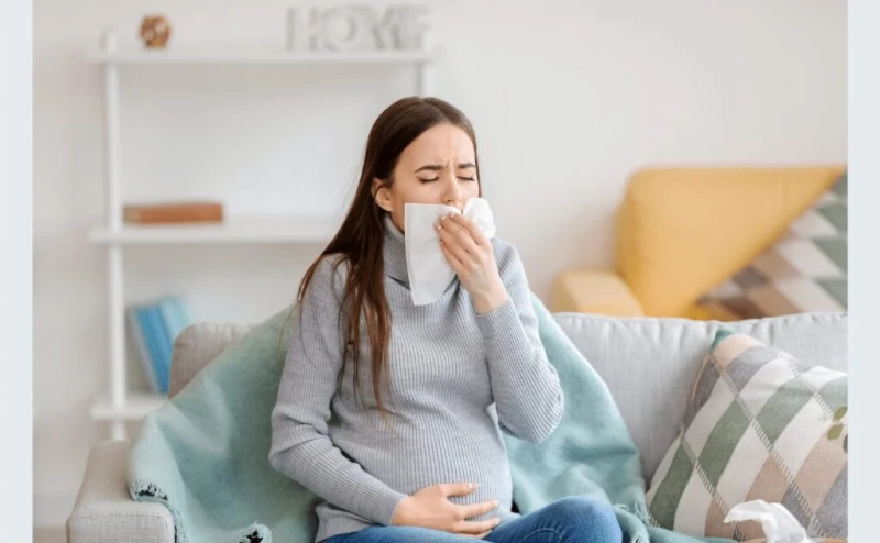 التهاب الحلق في الحمل .. العلاجتصاب العديد من السيدات الحوامل به، نتيجة لتعرضهن، لتغيرات الجو في الوقت الحالي، وتحار في أفضل العلاجات لالتهاب الحلق،