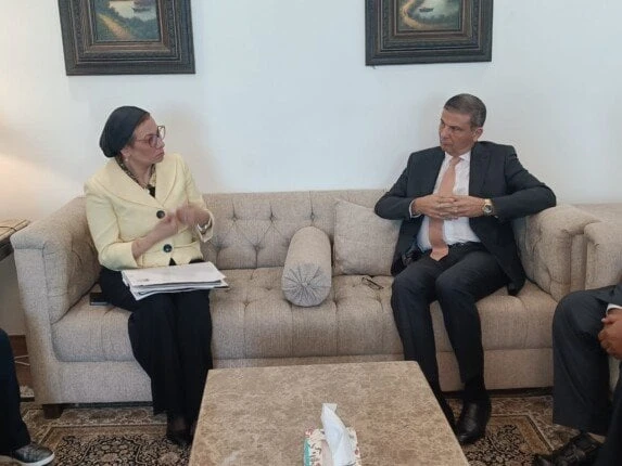 وزيرا الزراعة والبيئة يبحثان دعم صغار المزارعين للتكيف مع التغير المناخيوزيرا الزراعة والبيئةسهيلة قنديلاستقبل علاء فاروق وزير الزراعة واستصلاح