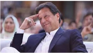 ما تفسير رؤية مسؤول كبير في المنام لابن سيرين؟ تفسير رؤية مسؤول كبير في المنام، إن رؤية مسؤول كبير تؤول على نيل المطالب والمآرب، والمسؤول رمز الرفعة والشرف وعلو الشأن، فمن تحدث مع 