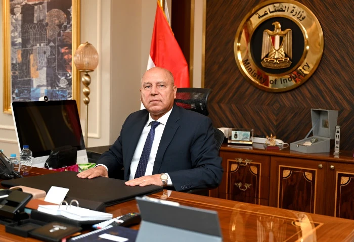 لمصلحة الكفاية الإنتاجية، وزير الصناعة يوافق على إعلان خطة قبول دفعة جديدة وافق الفريق مهندس كامل الوزير نائب رئيس مجلس الوزراء للتنمية الصناعية وزير