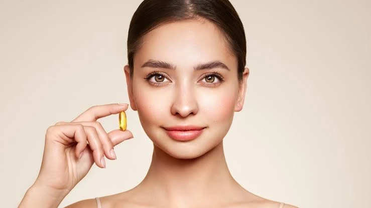 فوائد زيت فيتامين للجلد والشعر فوائد زيت فيتامين للجلد والشعر زيت فيتامين يعد زيت فيتامين هو الزيت المستخرج من فيتامين ، و يضم الكثير من مواد العناصر