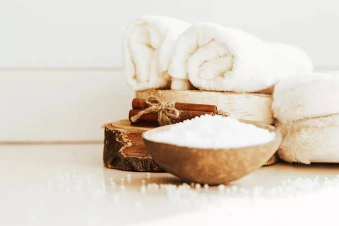 تعرف على 5 فوائد مذهلة لحمام الماء المالحومع ارتفاع حرارة الصيف، يصبح من الضروري العثور على طرق فعالة للاسترخاء، ومن إحدى الطرق البسيطة والمفيدة هي