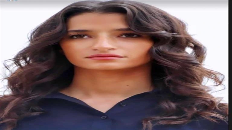 فنون: نجل عمرو أديب منتقدا الهجوم على أميرة أديب: شعبيتها تلف عيلتنا في سيجارة اقرأ في أفاق عربية نجل عمرو أديب منتقدا الهجوم على أميرة أديب شعبيتها