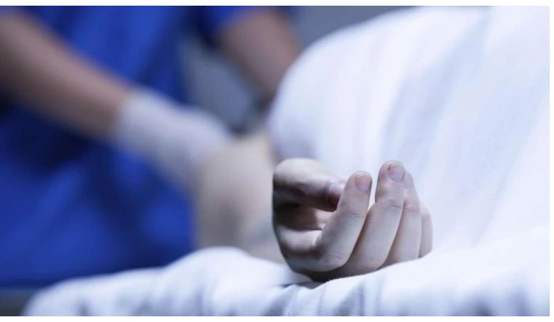 ما تفسير رؤية الميت يطلب شخص لابن سيرين؟ تفسير رؤية الميت يطلب شخص، إن ما يخص الموت في عالم الأحلام يبعث الخوف والفزع في قلب صاحبه، فلا شك أن الإنسان