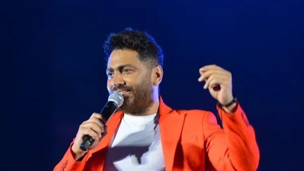 بالطائرات.. دعاية جديدة لحفل تامر حسنى بمهرجان العلمين الليلة تعرف على التالي بالطائرات.. دعاية جديدة لحفل تامر حسنى بمهرجان العلمين الليلة، انتشرت