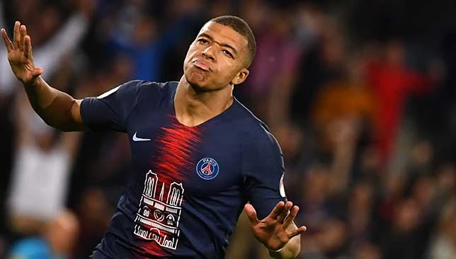 هل امبابي مسلم او مسيحي؟ وما هي شهرته؟كيليان مبابي، النجم الفرنسي الشاب الذي يعد واحدا من أبرز لاعبي كرة القدم في العالم، يشكل مصدر اهتمام كبير