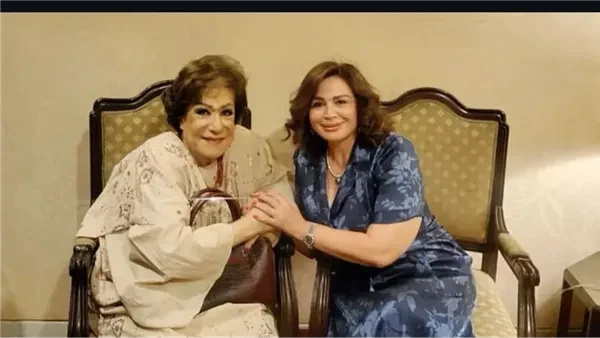 إلهام شاهين: تشرفت بتقديم جائزة التكريم من المهرجان القومي لسيدة المسرح سميحة أيوبقدمت النجمة إلهام شاهين تكريم سيدة المسرح العربي سميحة أيوب، والتي تحمل الدورة السابعة عشر من المه