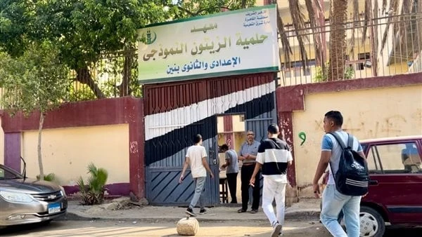 لحظة دخول طلاب الثانوية الأزهرية اللجان لأداء امتحان مادة الصرف.. فيديو دخل منذ قليل، طلاب القسم الأدبي لأداء امتحان مادة الصرف ضمن امتحانات نهاية