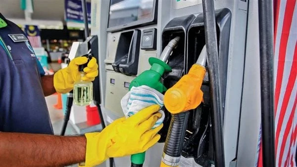 ب4.76 مليون دولار.. مصر ضمن أكبر 5 دول إفريقية مصدرة للوقود لنيجيريااحتلت مصر مكانة متقدمة ضمن دول شمال إفريقيا التي استعانت بها نيجيريا خلال العام الماضي لسد حاجتها من الوقود البت