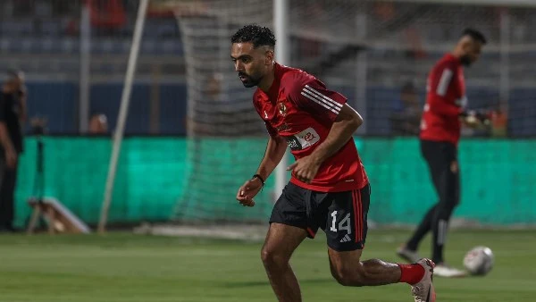 حسين الشحات يقاضي نجم الزمالك السابق.. اعرف التفاصيل أعلن لاعب النادي الأهلي، حسين الشحات، عزمه تحريك دعوى قضائية ضد لاعب الزمالك الأسبق أسامة