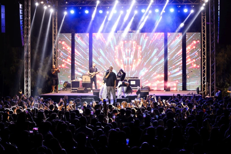 خاص بالفيديو- هيومانجمنت تكسب الرهان بحفل شبابي حاشد احياه حسام سيلاوي ويارا مصطفى في لبنان في حفل حاشد يفيض بالمشاعر، نجحت الشركة الرائدة هيومانجمنت في تنظيم الحفل الذي أحياه كلا