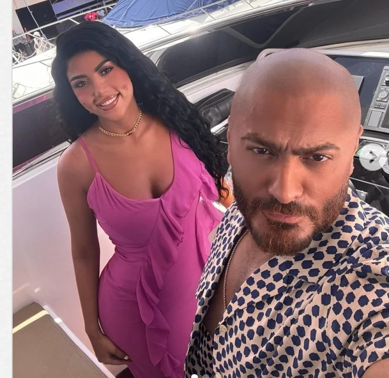 تامر حسني اقرع وقلب علي ابو حفيظة شوق الفنان تامر حسني، جمهوره ومحبيه لأحدث أعماله الفنية التي يواصل تصويرها حاليا، إذ نشر صورة تجمعه ببطلة عمله