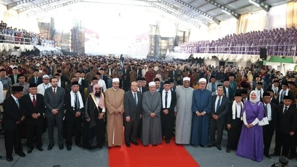 الإمام الأكبر: أبواب الأزهر مفتوحة لكل الطلاب الإندونيسيين الراغبين في الدراسةاحتشد آلاف أساتذة وطلاب معاهد دار النجاح الإسلامية بإندونيسيا في