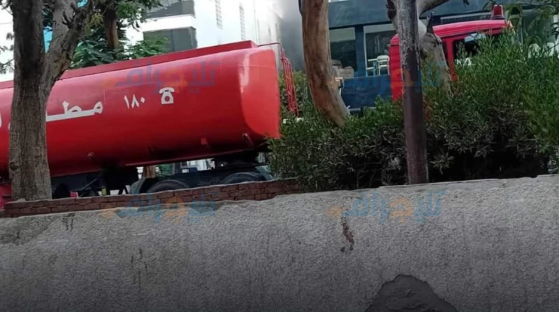 بعد 6 ساعات.. إخماد حريق النساجون الشرقيون بالمعادي (فيديو وصور) نجحت قوات الحماية المدنية بالقاهرة، في السيطرة على حريق هائل نشب في معرض النساجون