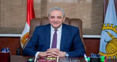 كتبمحمود شتا تابع اللواء اشرف الجندي محافظ الغربية، استمرار اعمال تدبيش الحائط الساند وطبقة السن بردم المصرف بمحور طريق النعناعية بمدينة كفر الزيات، الذي يتم إنشاؤه كطريق دائري حول