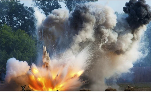 تأويلات ابن سيرين لرؤية الانفجار في المنام هل سبق لك أن حدث انفجار في حلمك؟ يمكن أن تكون تجربة مروعة ومربكة. في منشور المدونة هذا، سنستكشف معنى حدوث انفجار في الحلم وكيفية تفسيره.