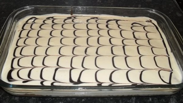 سهلة ولذيذة.. طريقة عمل حلى الرخامتعتبر طريقة عمل حلى الرخام، من الحلويات العالمية، والتي يمكن تحضيرها بخطوات سهلة وسريعة، بجانب أنه يمكن إستخدام