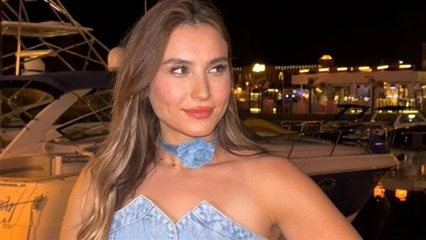 مكشوف البطن هلا السعيد تثير ضجة بإطلالتها شاهد اعتادت الفنانة هلا السعيد، على مشاركة متابعيها بأحدث إطلالاتها التي تتسم بالأنوثة والجاذبية في آن واحد