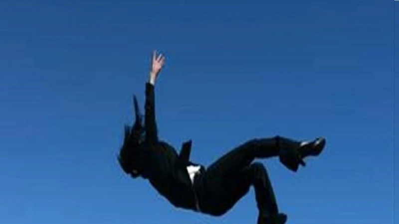 سيدة عادت لزوجها لإقناعه بتسجيل طفلهما فسقطت عارية من الدور الرابع اخر خبر شاهد المقال التالي من صحافة السعودية عن سيدة عادت لزوجها لإقناعه بتسجيل