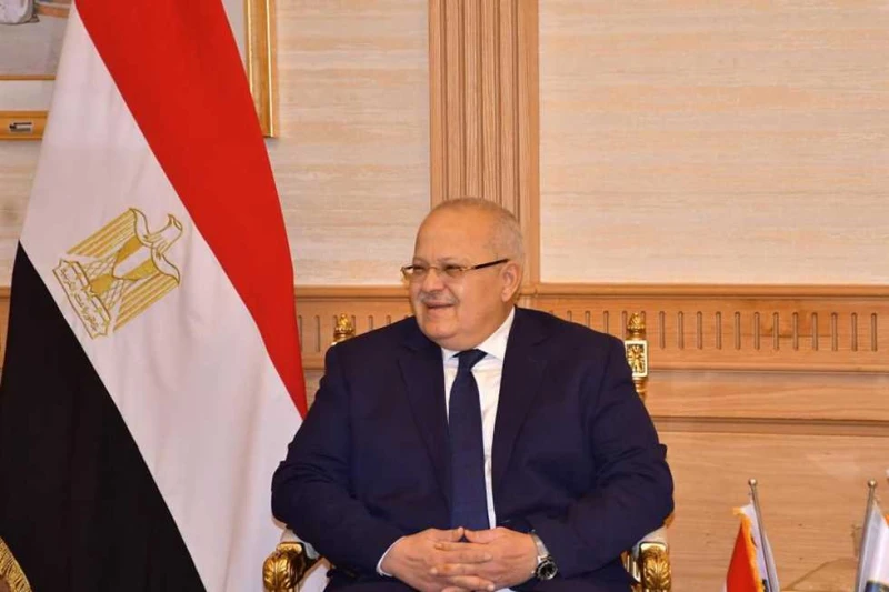 الخشت يتلقى تقريرا عن جهود جامعة القاهرة خلال 7 سنوات بشأن تأسيس خطاب ديني جديد تلقى الدكتور محمد الخشت رئيس جامعة القاهرة، تقريرا عن حصاد جهود