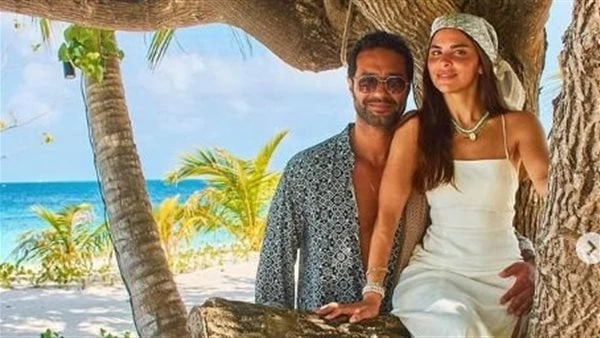 زوجة كريم فهمي تستعرض أناقتها بإطلالة على الموضة شاهدحرصت زوجة كريم فهمي على مشاركة متابعيها عبر حسابها الرسمي على موقع تبادل الصور و الفيديوهات