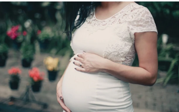 ماذا لو حلمت ان أختي حامل؟ وما تفسير ابن سيرين؟ حلمت ان أختي حامل، تعتبر رؤية الحمل من الرؤى التي تتكرر كثيرا وخاصة حمل الأخت، كما تعد هذه الرؤية من