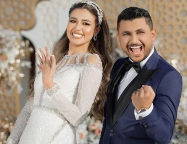 علي غزلان انفصل عن فرح شعبان : بلاغ للراي العام أعلن اليوتيوبر الشهير علي غزلان انفصاله عن زوجته المذيعة فرح شعبان بعد زواج دام لعامين ونصف العام. وعبر علي غزلان عن هذا الخبر من خل