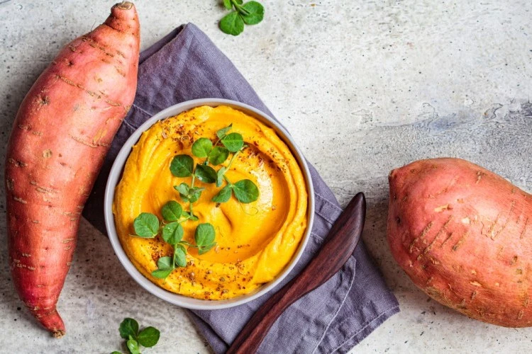 خس 3 كيلو في 3 أيام فقط .. تعرف على ريجيم البطاطا الحلوة.أثبتت الأبحاث أن البطاطا الحلوة تساعد في إنقاص الوزن الزائد، والبطاطا غنية بالألياف