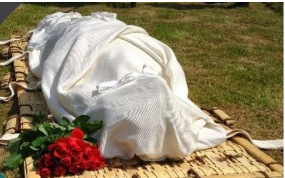 تعرف على تفسير رؤية الميت في المنام يضحك ويتكلم لابن سيرين و حلم الميت يضحك معي رؤية الميت يضحك ويتكلم في المنام من الرؤى التي تحمل الكثير من