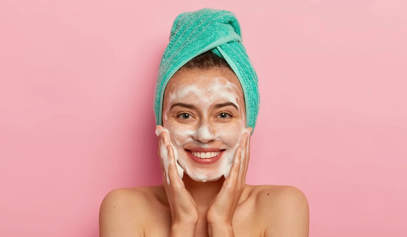 روتين صباحي للعناية بالبشرة .. تعرفي عليهأربع خطوات ضرورية عليك اتباعها في روتين العناية بالبشرة صباحا، وهي كفيلة بأن تضمن لك بشرة صحية ونضرة ومشرقة،