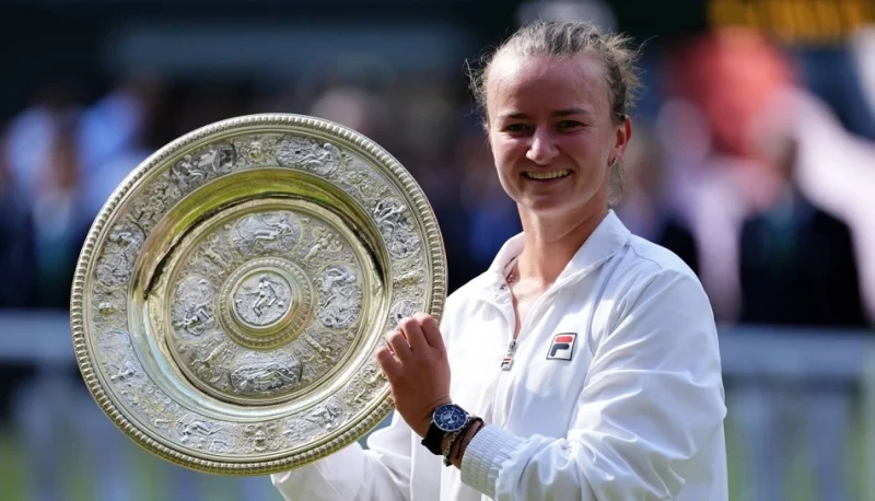 التشيكية كرايتشيكوفا تتوج ببطولة ويمبلدون للتنس جريدة افاق عربية وكالاتأحرزت التشيكية باربورا كرايتشيكوفا لقب بطولة ويمبلدون، ثالثة البطولات الأربع