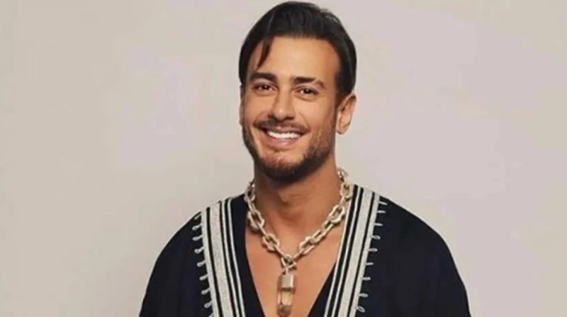 سعد لمجرد يكشف حقيقه مشاركته في فيلم قلب 69 أوضح المطرب سعد لمجرد، حقيقه ظهوره في البرومو الرسمي لفيلم قلب 69، لافتا أن ليس جزءا من أحداث العمل، ولكنه يقدم أحد الأغاني، متمنيا أن ت