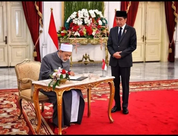استقبال ملكي مهيب.. شيخ الأزهر يتصدر الترند في أندونسيا وسط ترحيب المواطنين أثار شيخ الأزهر، أحمد الطيب، تفاعلا بين نشطاء على مواقع التواصل الاجتماعي