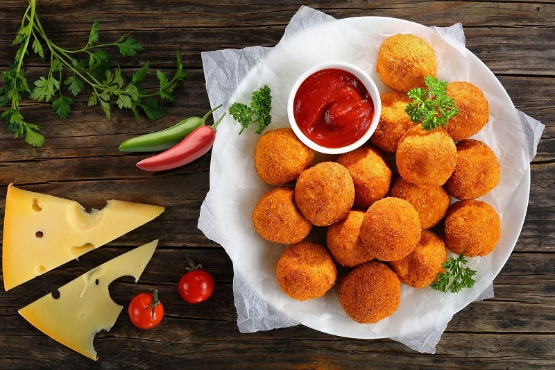 كبة البطاطا مع اللحم بطريقة سهلةمكونات كبة البطاطا مع اللحم :ثلاث حبات كبيرة بطاطس.مكونات خليط اللحم:ملعقتان كبيرتان من الزيت.ثلاثمئة غرام من اللحم المفروم.حبة متوسطة من البصل المف