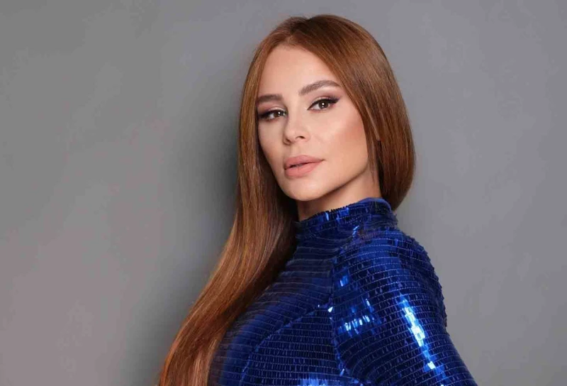 كارول سماحة تزف خبرا سعيدا لجمهورها. ياسمينا قادمة أعلنت الفنانة اللبنانية، كارول سماحة، عن عودتها إلى المسرح الغنائي بعد غياب سنوات طويلة. في هذا