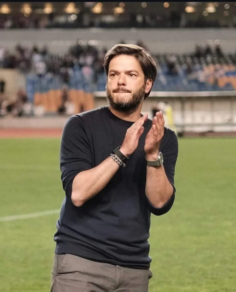 رسميا .. البرتغالي موتينهو مديرا فنيا للحسين إربد أعلن نادي الحسين إربد الأردني اليوم الخميس تعيين البرتغالي تياغو موتينهو مديرا فنيا للفريق الأول