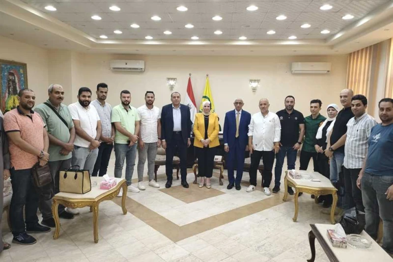 محافظ شمال سيناء يؤكد أهمية إقامة المشروعات لتوفير حياة كريمة للمواطنين استقبل اللواء دكتور خالد مجاور محافظ شمال سيناء وفد من مؤسستي سيناء للخير