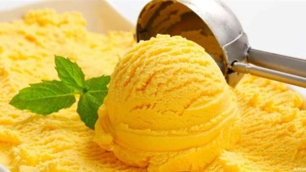 عشان الحر .. طريقة عمل آيس كريم المانجويعد آيس كريم المانجو من الأطعمة المنتشرة خلال فصل الصيف لأن مذاقه شهي ومنعش .. ولكن كيف تعده في المنزل بمذاق