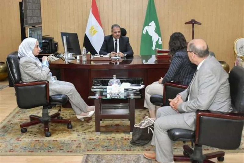 محافظ الشرقية: الدولة تولي اهتماما كبيرا بالمشروعات التي تستهدف تطويع التكنولوجيا لخدمة المواطن أكد المهندس حازم الأشموني محافظ الشرقية،أن الدولة