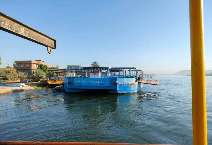 بسبب تسرب المياه، تعطل عبارة طهطا في سوهاج يثير الذعر (صور) تعطلت منذ قليل العبارة النهرية التي تنقل المواطنين من شرق إلى غرب النيل والعكس بمدينة