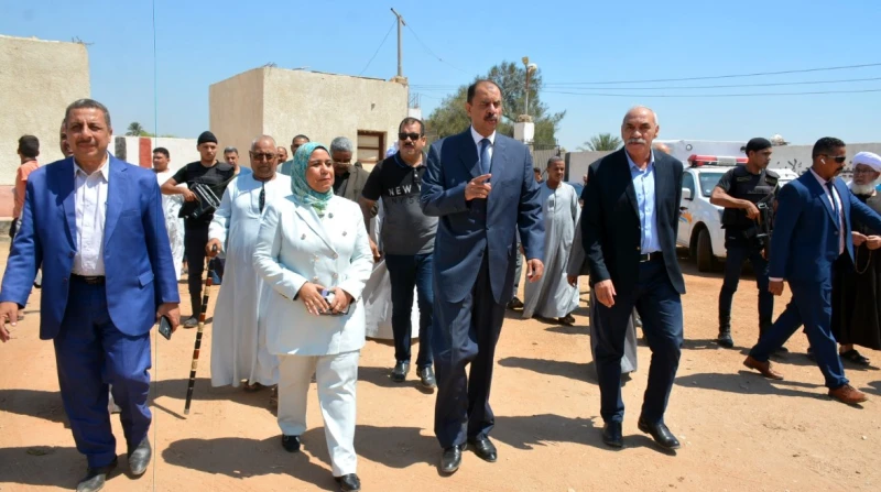 محافظ سوهاج يقيل رئيس مركز ومدينة المنشاة أعلن اللواء عبد الفتاح محمد سراج، محافظ سوهاج، إقالة رئيس مركز ومدينة المنشاة، خلال زيارته الميدانية اليوم. جاءت الإقالة بعد أن لاحظ المحا