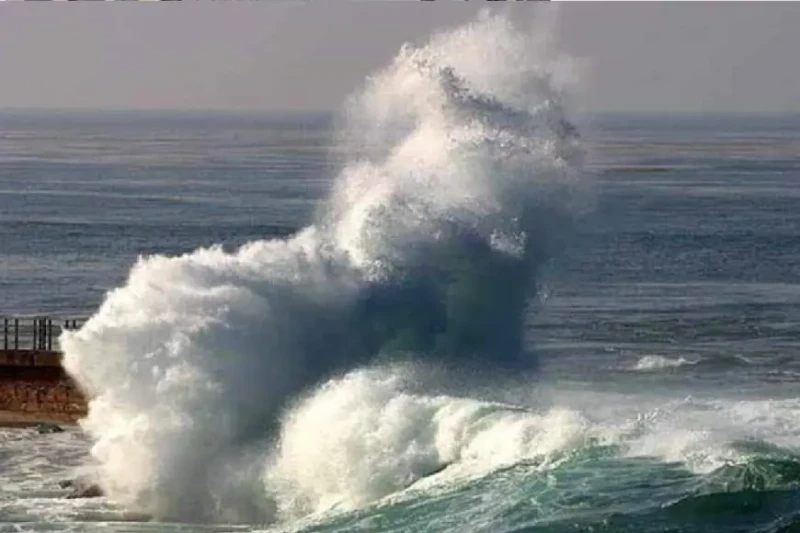 تحذير المصطفين: اضطراب الملاحة البحرية غدا وارتفاع الأمواج يصل 3.5 متركشفت الهيئة العامة للأرصاد الجوية في مصر عن إضطراب في الملاحة البحرية غدا
